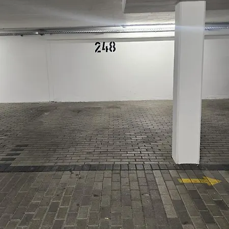 Relaxrefugium Ber - Terrasse, Tiefgarage Und Komfort Fuer Bis Zu 5 Gaeste Apartment Schoenefeld