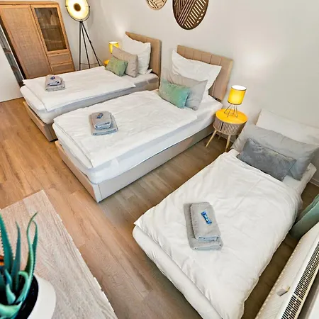 Relaxrefugium Ber - Terrasse, Tiefgarage Und Komfort Fuer Bis Zu 5 Gaeste